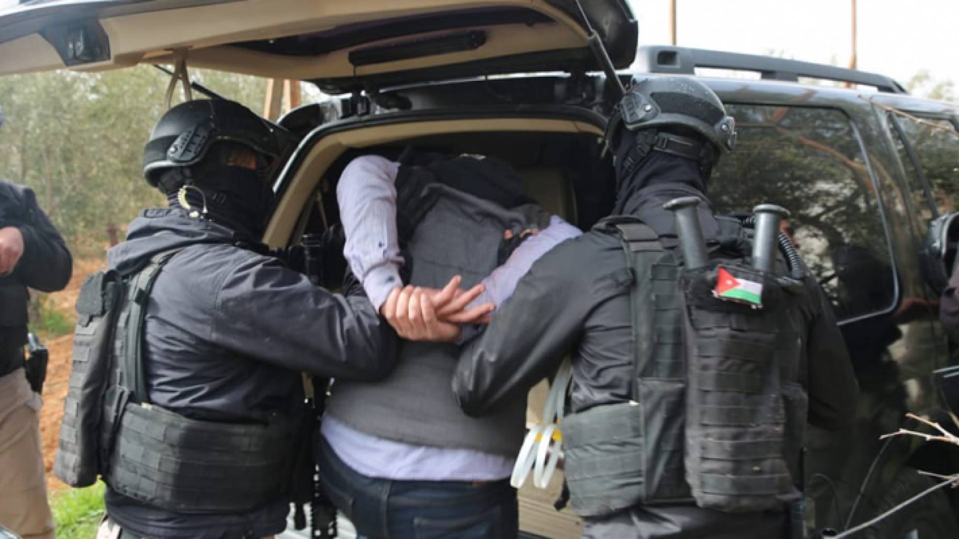 صورة أرشيفية لضبط أحد المطلوبين