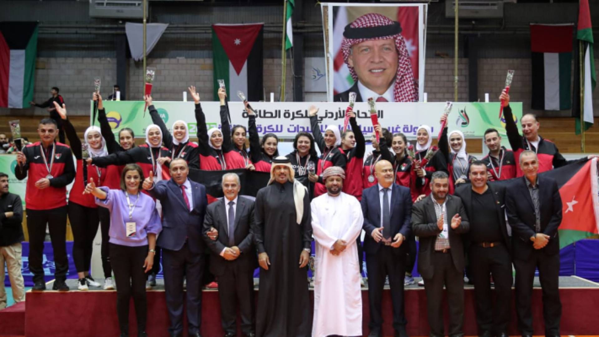 عقب تقليد لاعبات المنتخب الوطني الميداليات الفضية