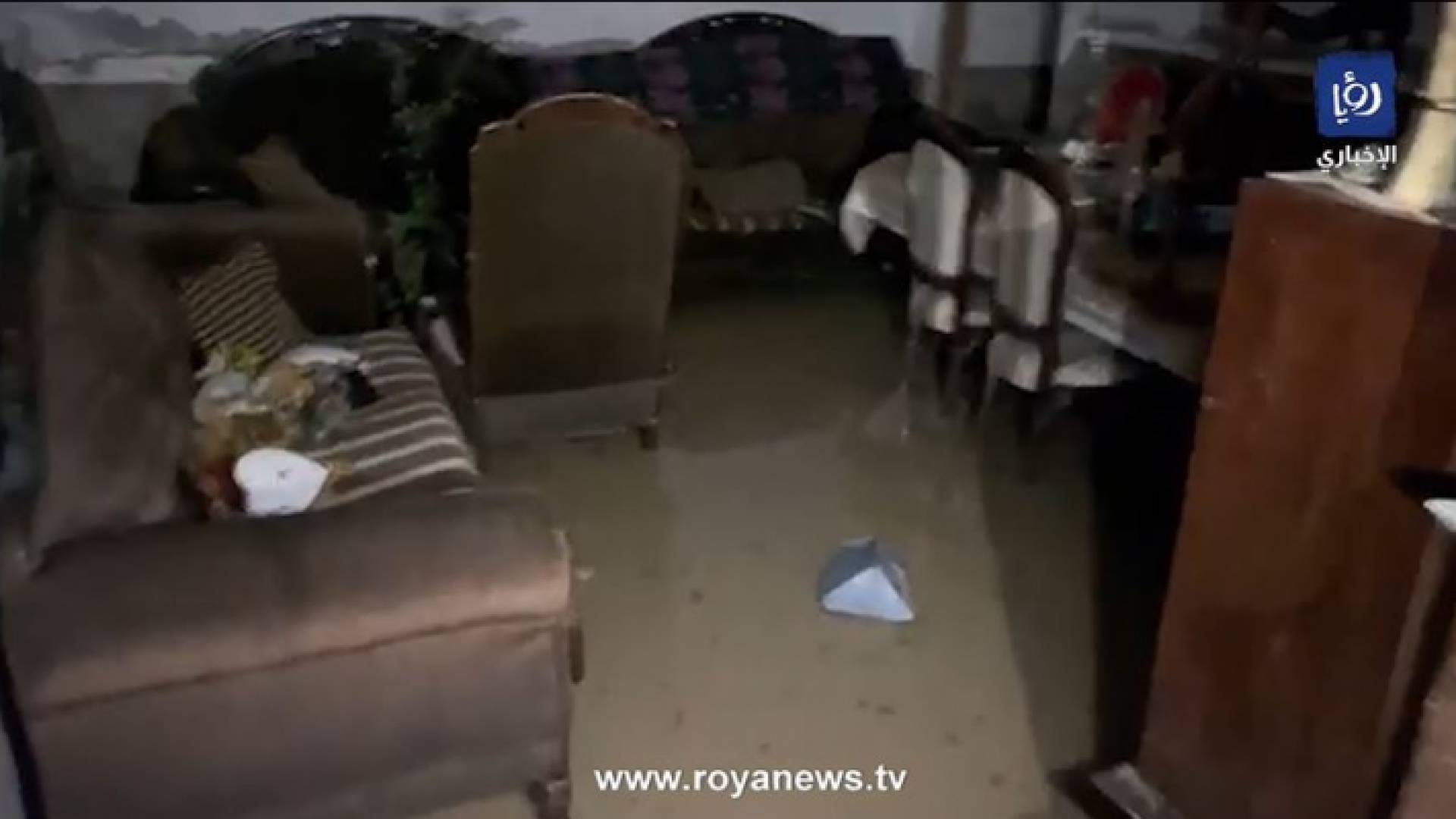 جانب من الأضرار التي تعرض لها المنزل