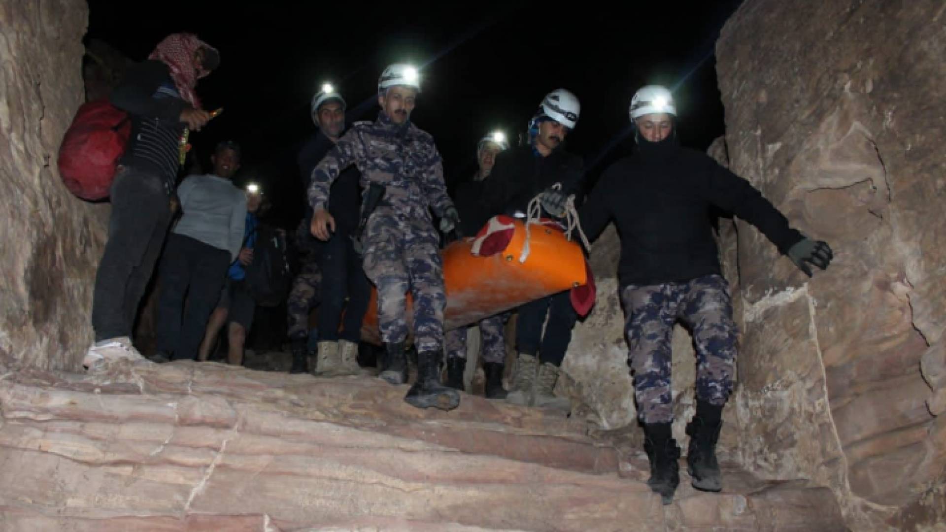 من عملية إنقاذ السائح