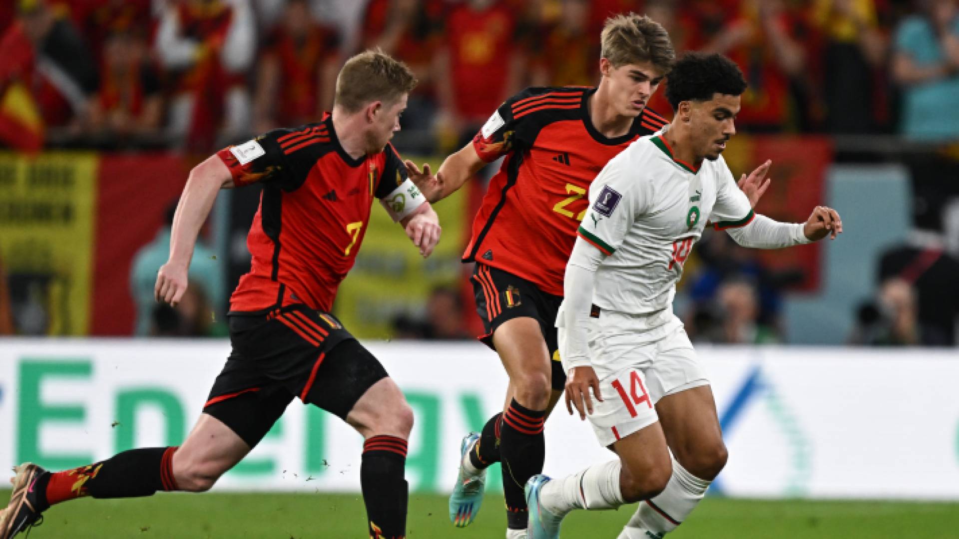 جانب من المباراة التي جمعت الفريقين