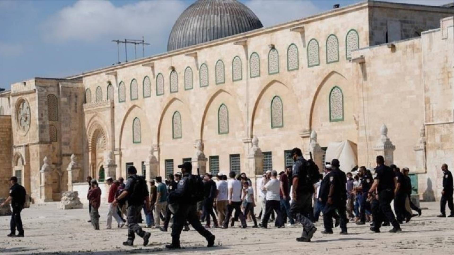 صورة أرشيفية من اقتحام قطعان المستوطنين للمسجد الأقصى المبارك