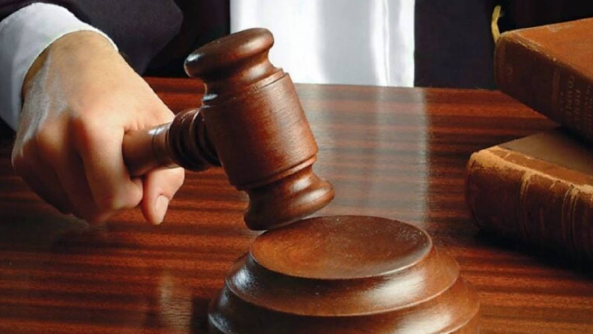 مطرقة محكمة