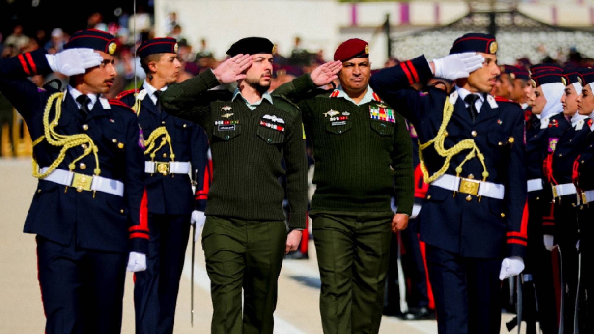 ولي العهد خلال رعايته تخريج الفوج الرابع من ضباط فرسان المستقبل