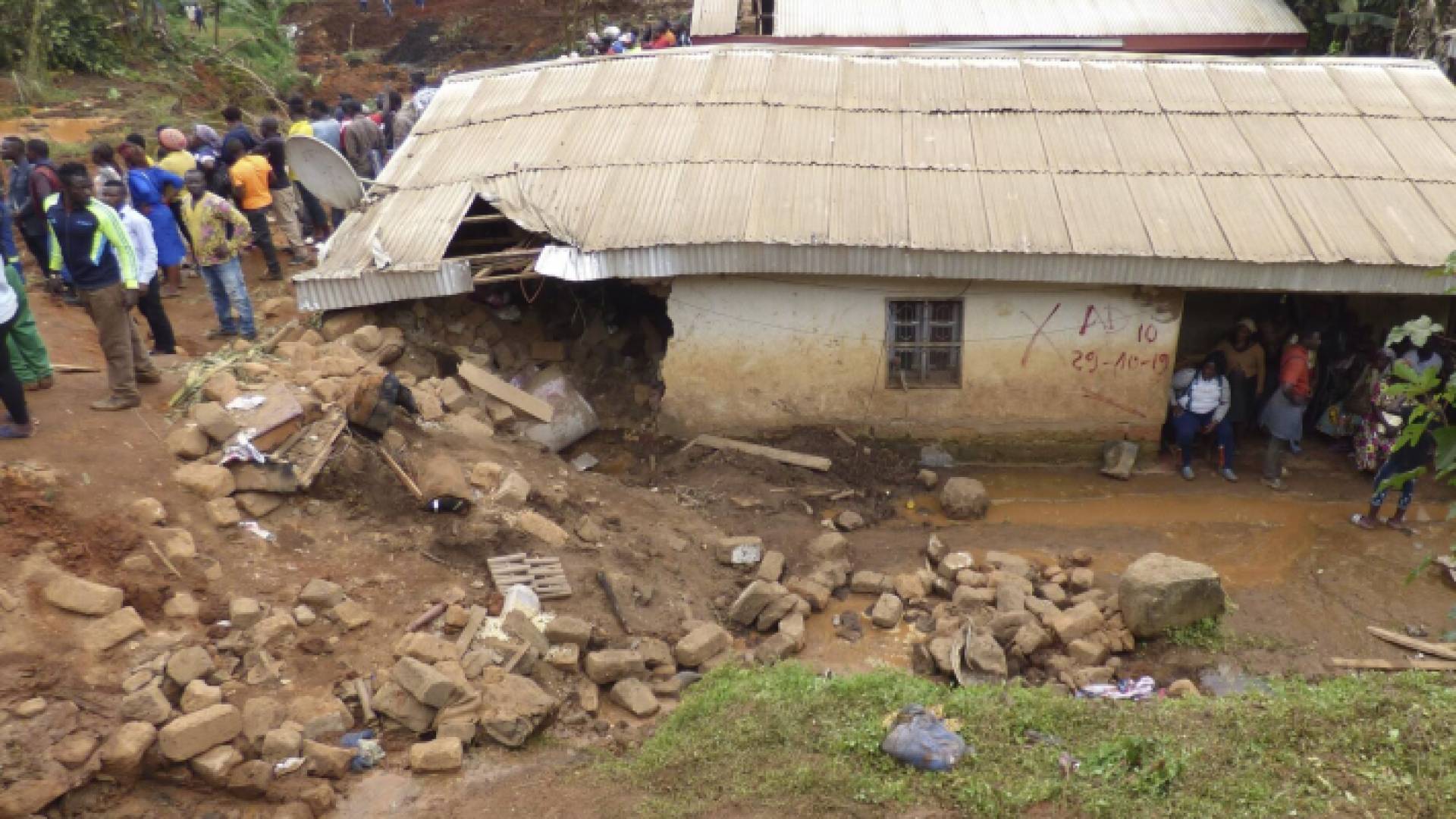منزل تعرض لانهيار أرضي في الكاميرون