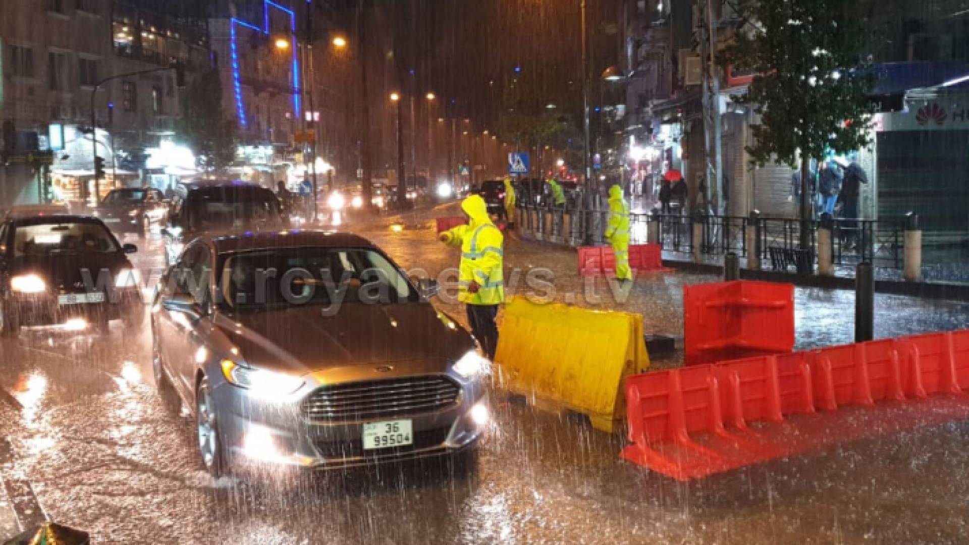 صورة أرشيفية لتساقط الأمطار في العاصمة عمان