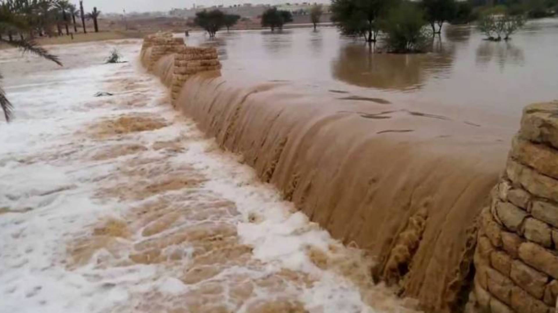 صورة أرشيفية لتشكل السيول في إحدى المناطق