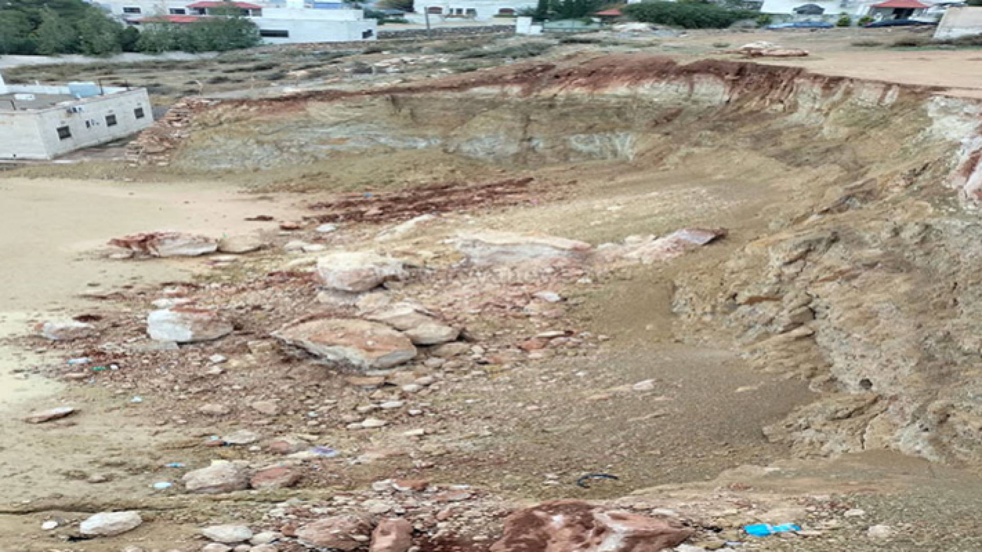 جانب من الانهيارات