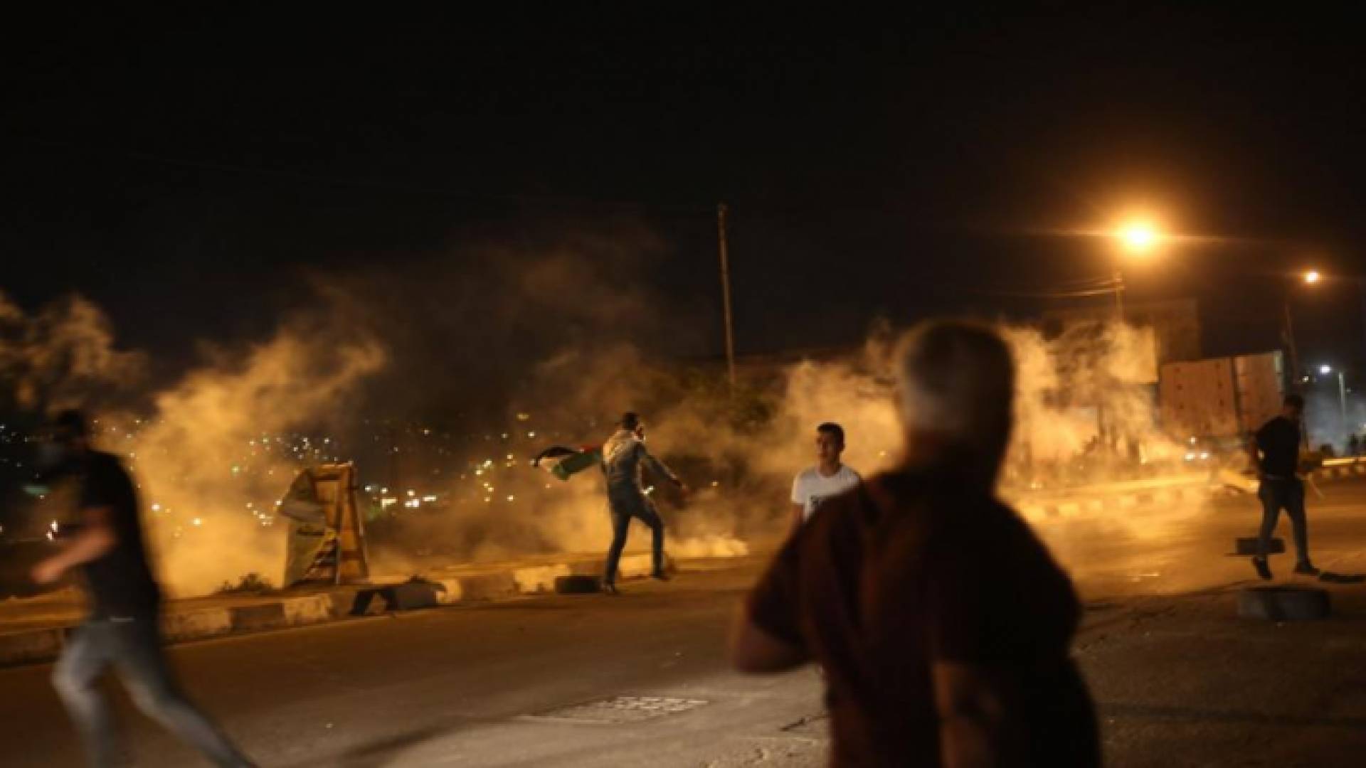 صورة من مواجهات شبان فلسطينيين مع قوات الاحتلال الإسرائيلي