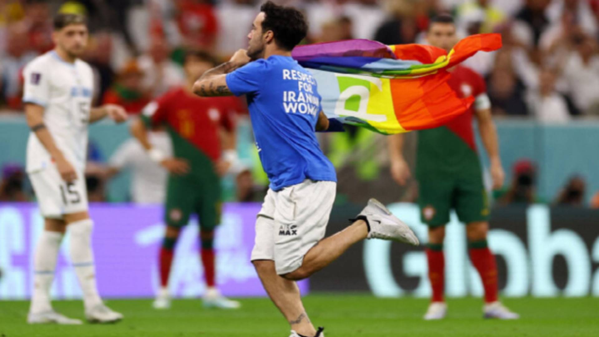 المشجع الذي اقتحم مباراة البرتغال