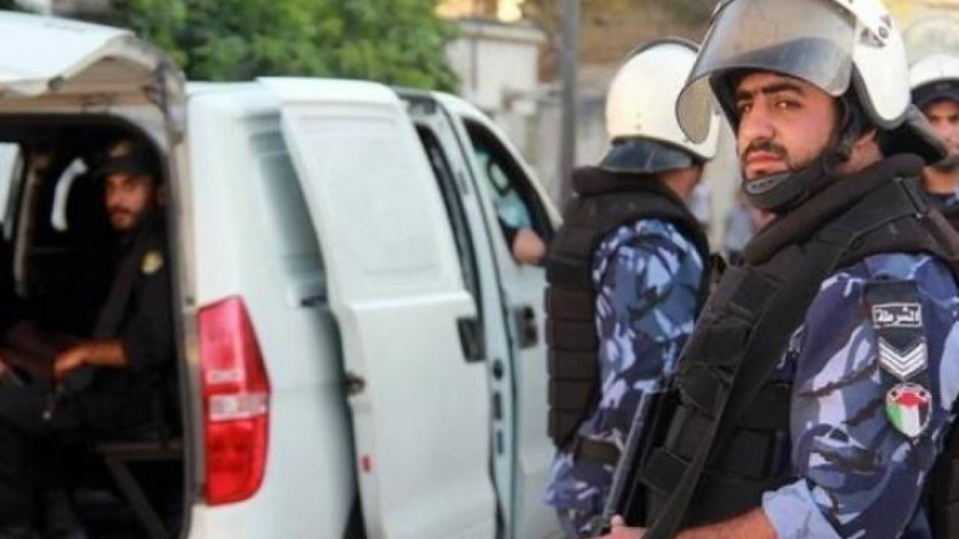 عنصر من الشرطة الفلسطينية