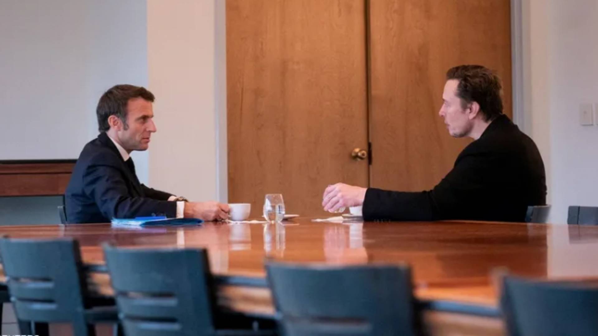 الرئيس الفرنسي إيمانويل ماكرون في لقائه مع إيلون ماسك