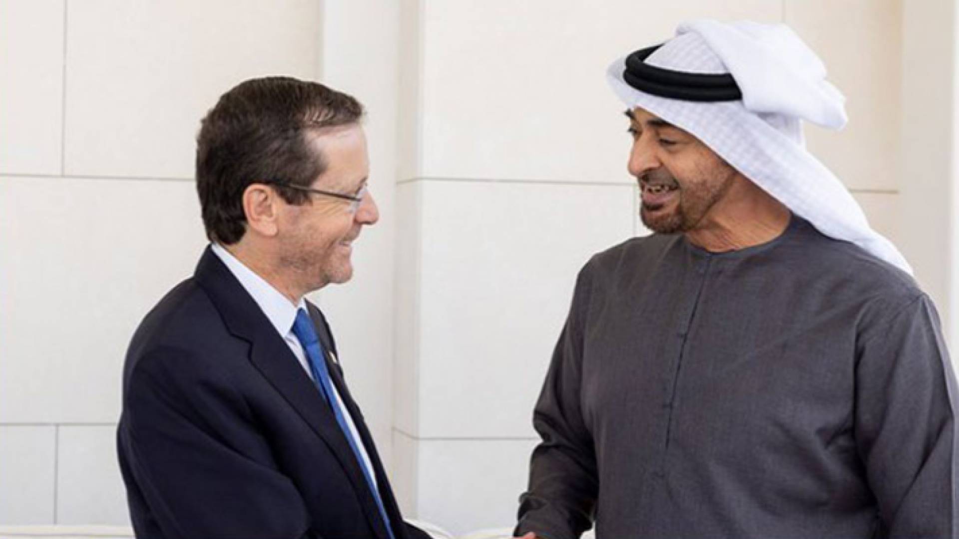 الرئيس الإماراتي يستقبل رئيس وزراء الاحتلال الاسرائيلي في أبو ظبي
