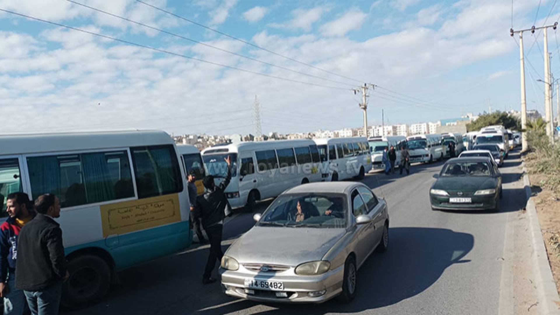 جانب من اعتصام لمشغلي وسائط النقل العام في الكرك