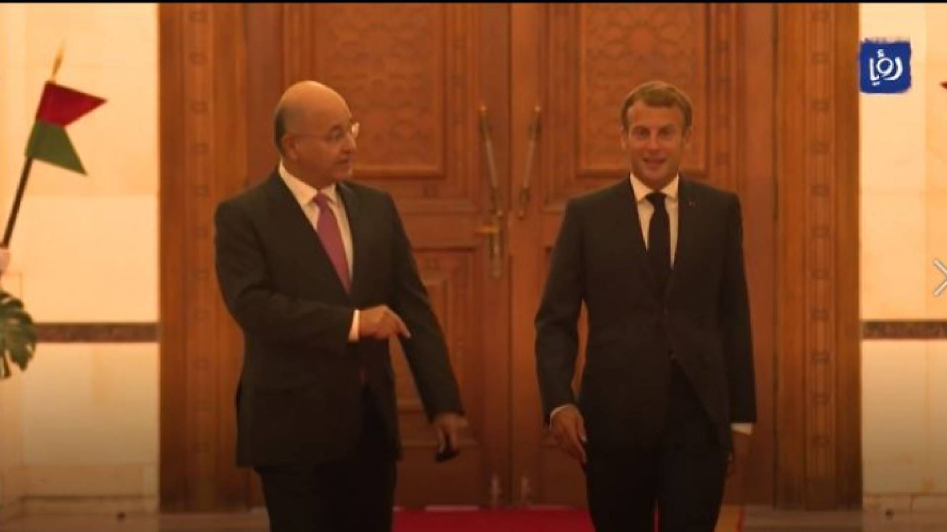 الرئيسان الفرنسي إيمانويل ماكرون (يمين) والعراقي السابق برهم صالح (يسار)