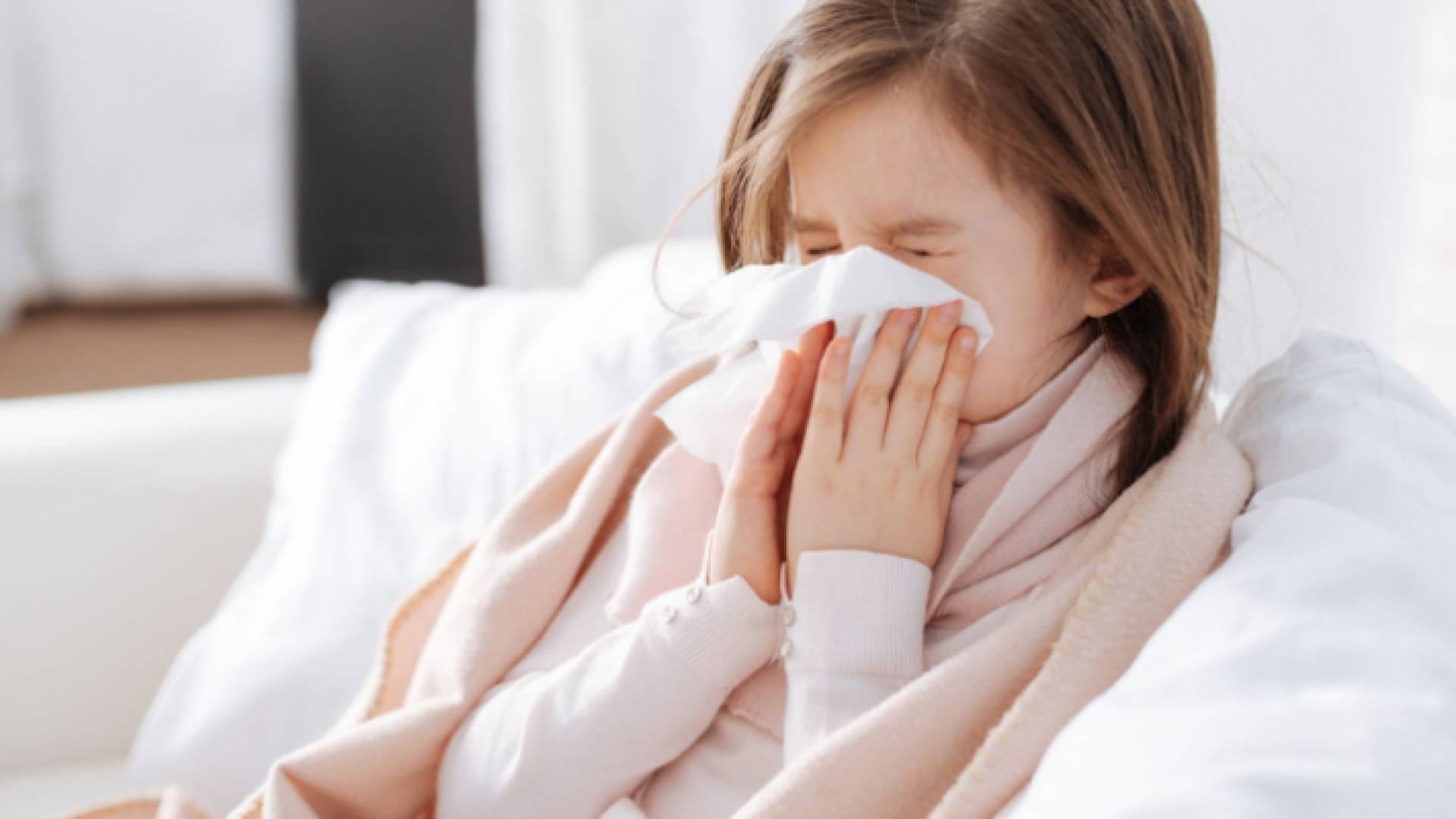 طفلة مصابة بمرض في الجهاز التنفسي