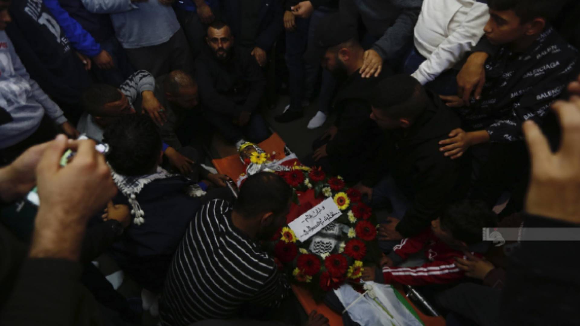 جثمان الشهيد الفتى ضياء محمد شفيق الريماوي في بلدة بيت ريما غربي رام الله