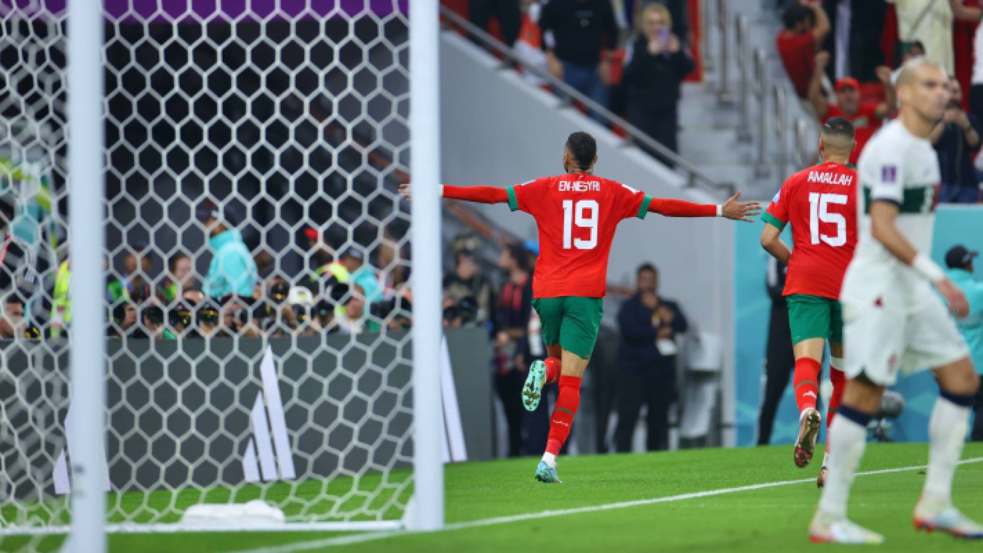 النصيري يحتفل بهدفه في المباراة