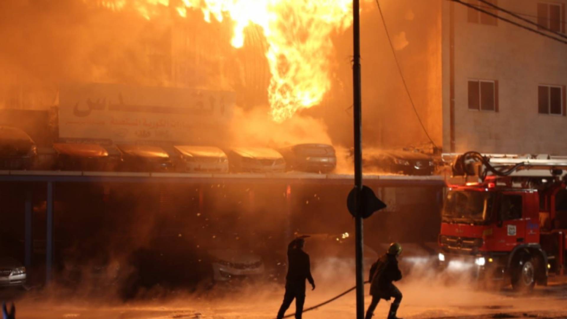 جانب من الحريق