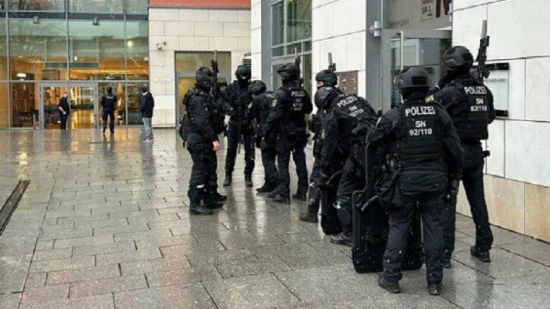 الشرطة الألمانية في مكان احتجاز الرهائن