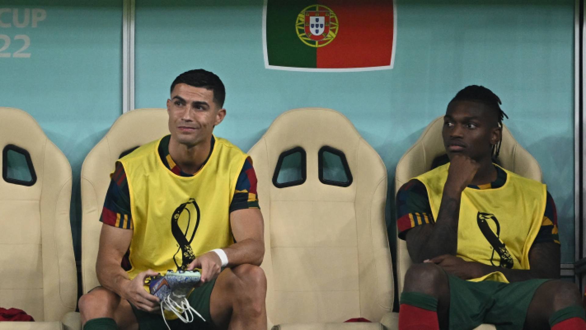 نجم المنتخب البرتغالي كريستيانو رونالدو على دكة الاحتياط