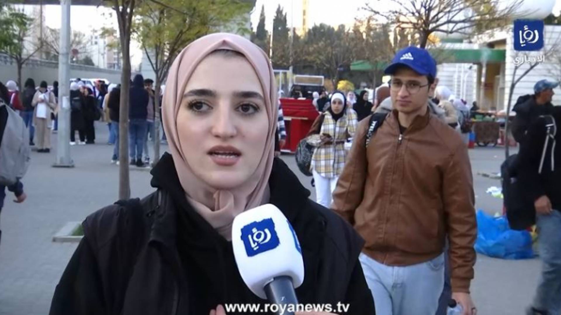 طالبة من الذين حاورتهم رؤيا