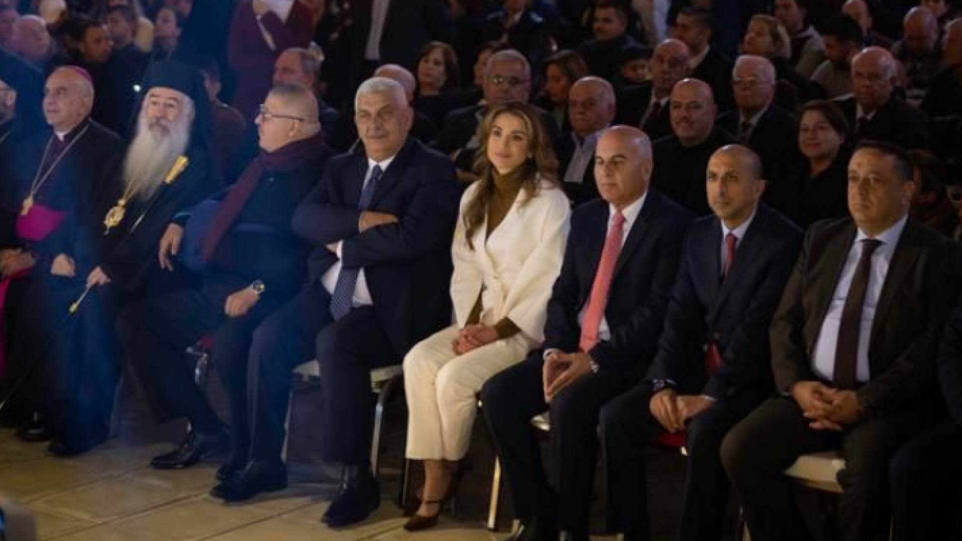 من مشاركة جلالة الملكة رانيا العبدالله حفل إضاءة شجرة عيد الميلاد في مدينة الفحيص