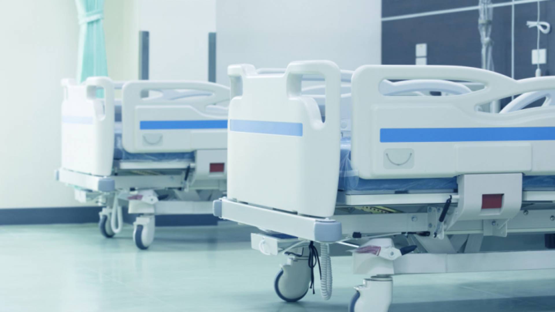 سريران في مستشفى