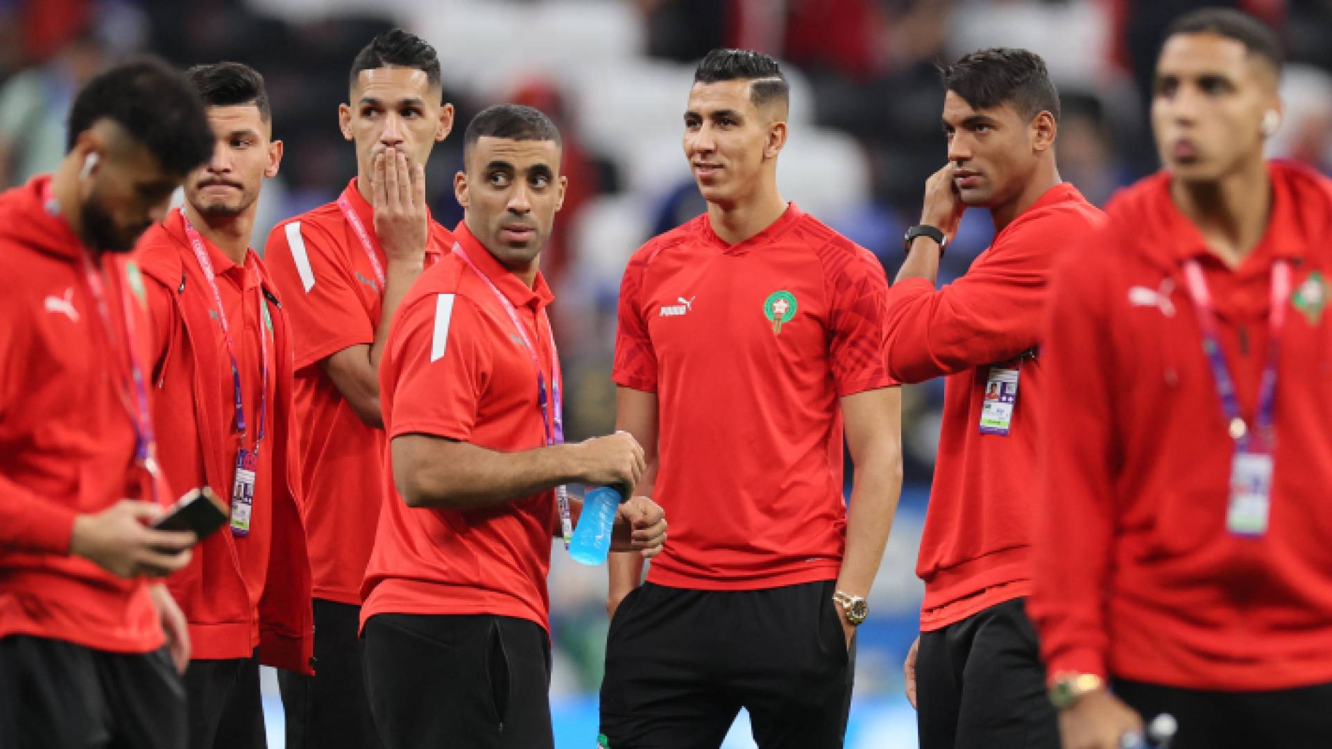 لحظة دخول المنتخب المغربي إلى ملعب المباراة