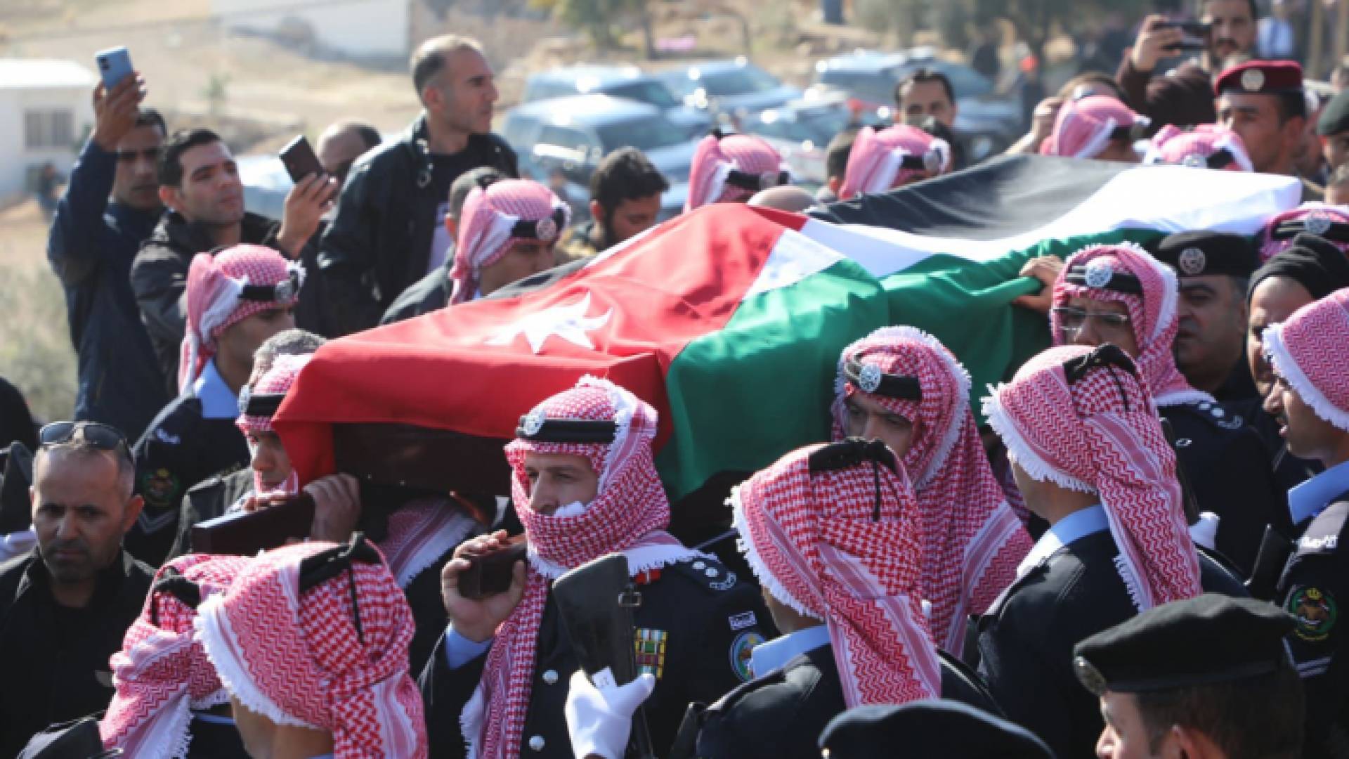 جانب من تشييع جثمان الشهيد عبد الرزاق الدلابيح