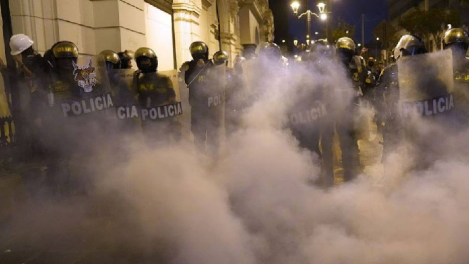 مواجهات بين جنود ومناصرين لرئيس البيرو المعزول بيدرو كاستيو