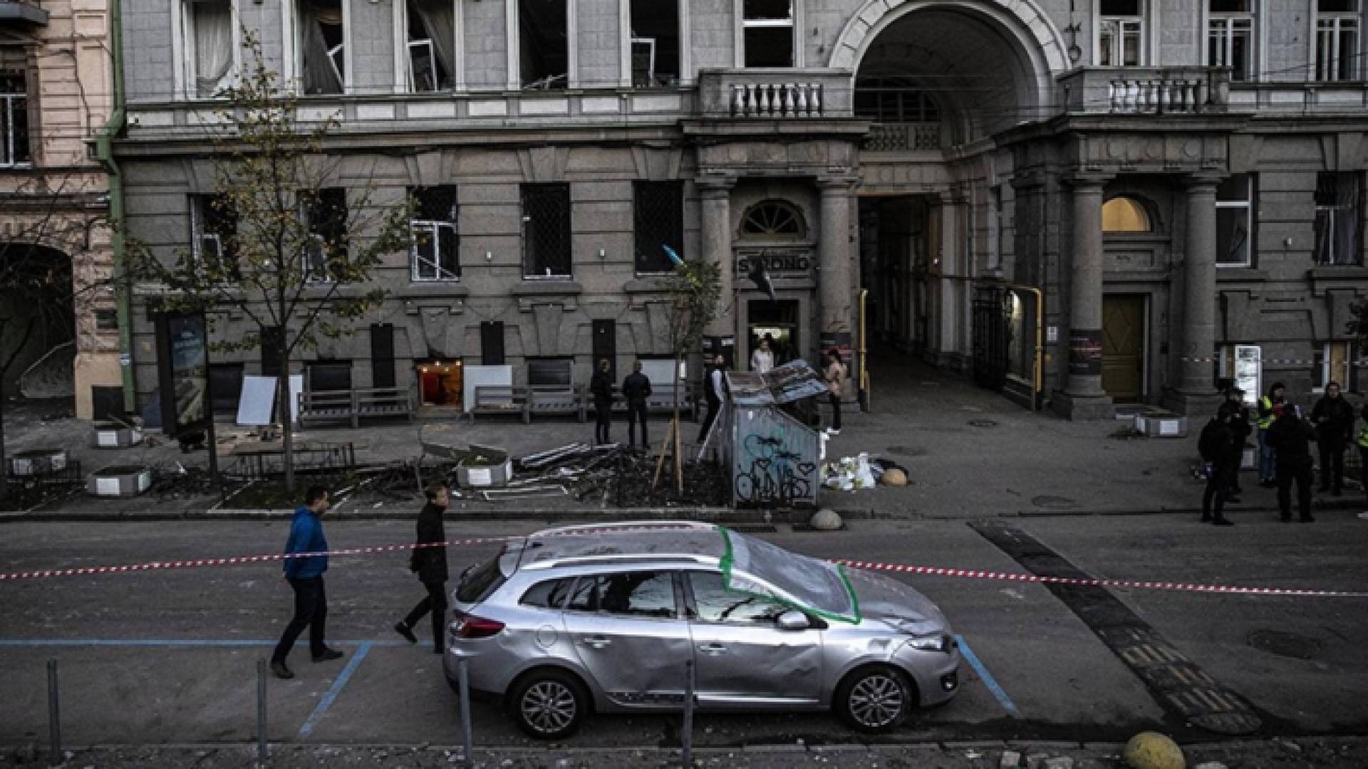 دمار خلفه القصف الروسي على إحدى المدن الأوكرانية