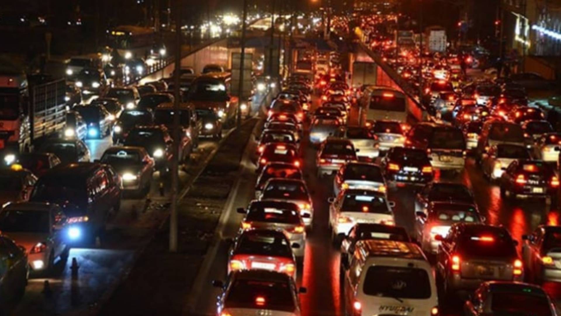 صورة أرشيفية تظهر ازدحاما شديدا في أحد شوارع العاصمة عمان