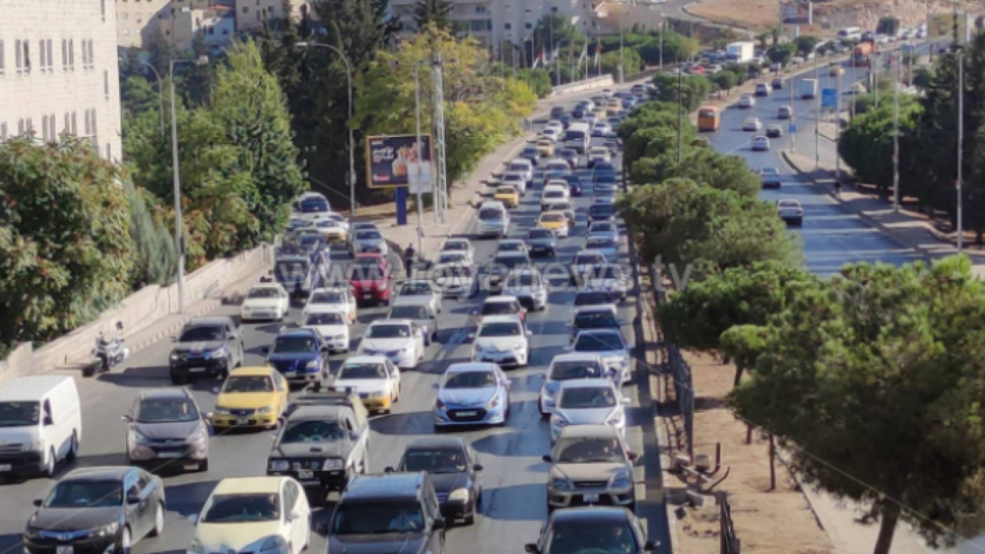 ازدحامات مرورية في أحد شوارع العاصمة عمان