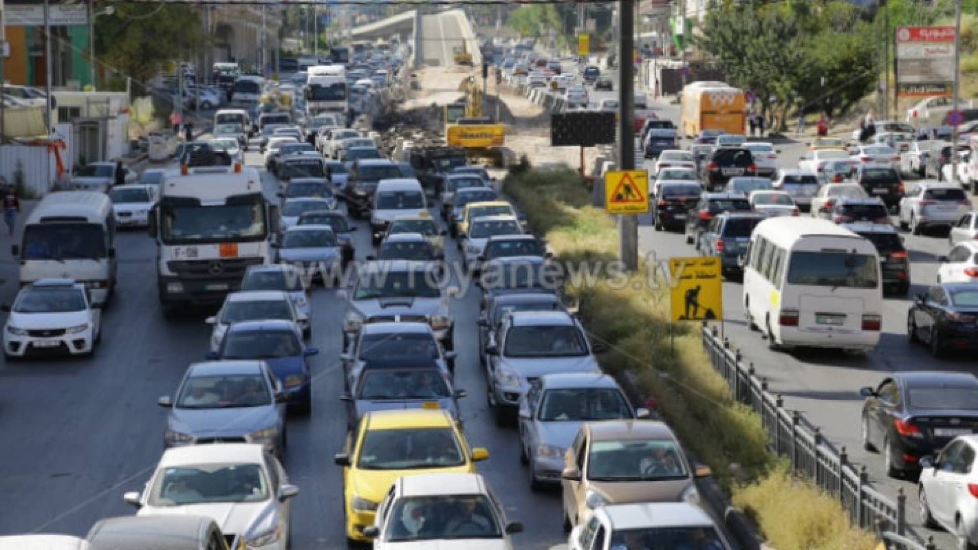 مركبات في أحد شوارع العاصمة عمان