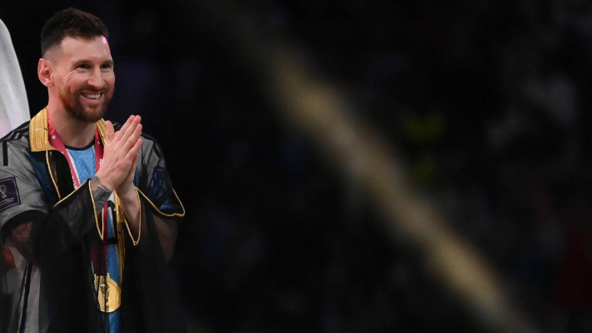 ميسي بالعباءة العربية