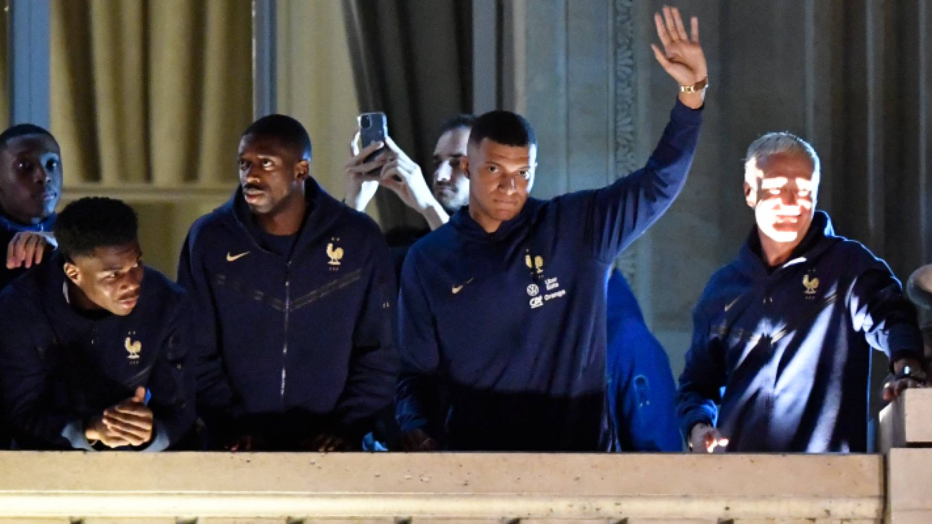 من استقبال المنتخب الفرنسي