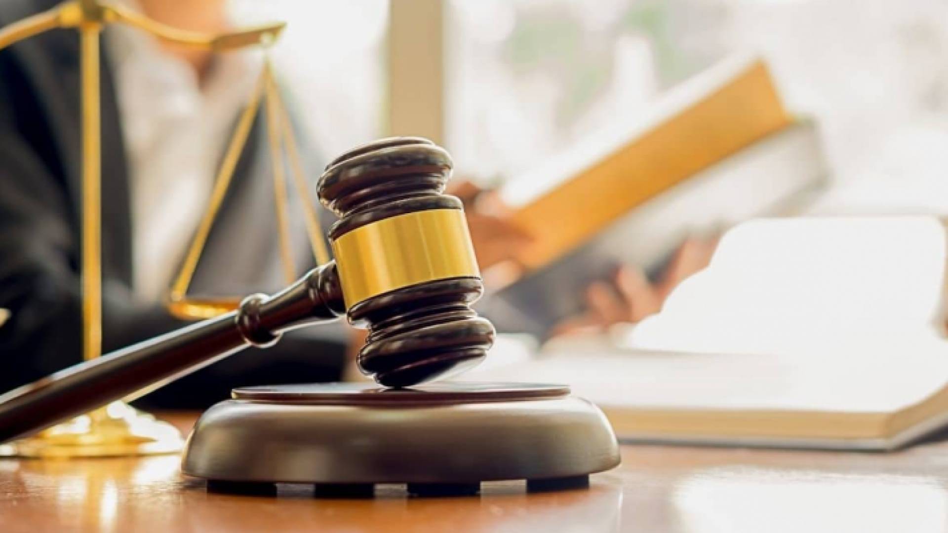 مطرقة محكمة