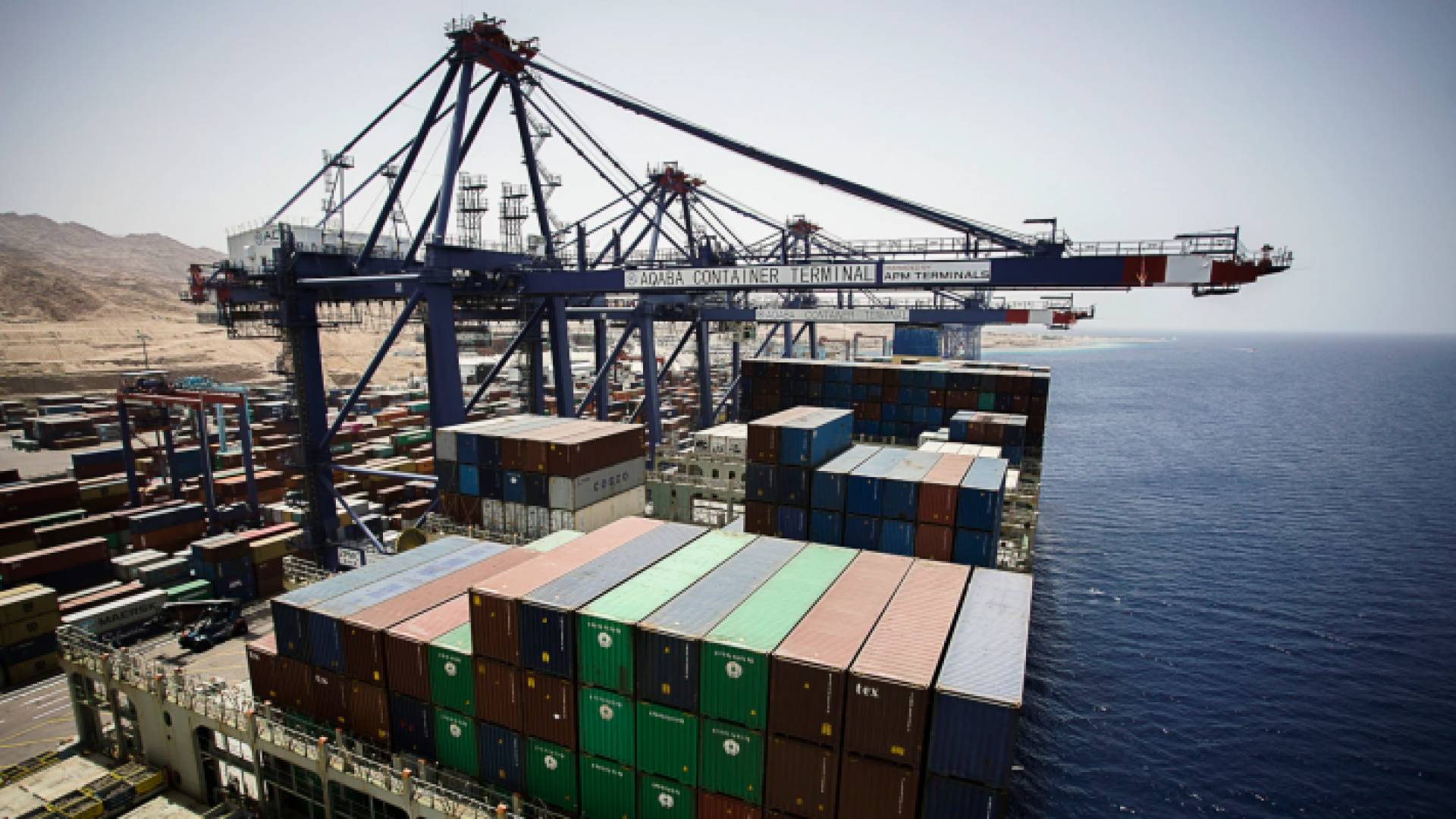 بضائع في أحد مواني العقبة