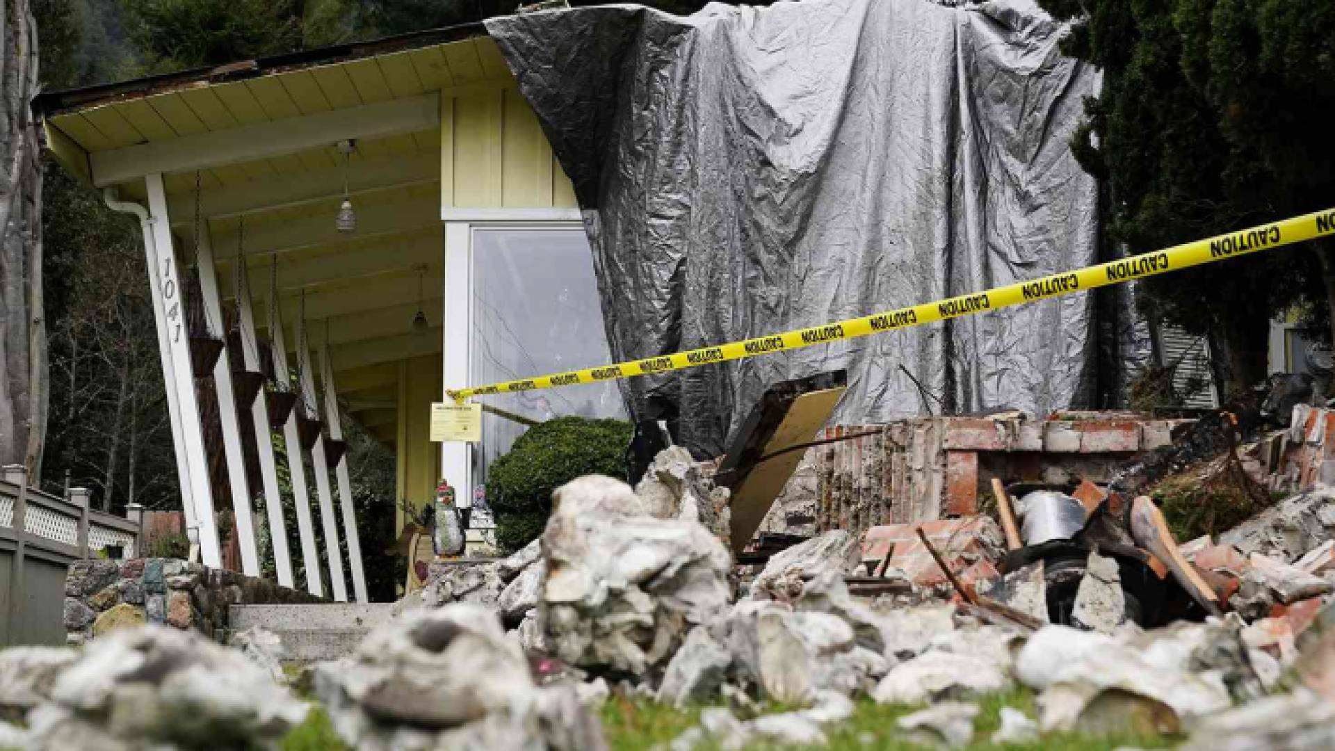 جانب من الأضرار التي خلفها الزلزال