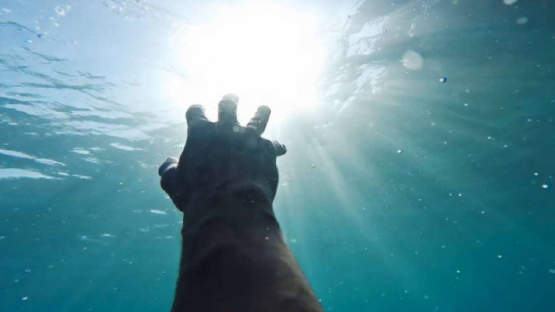 شخص يتعرض للغرق