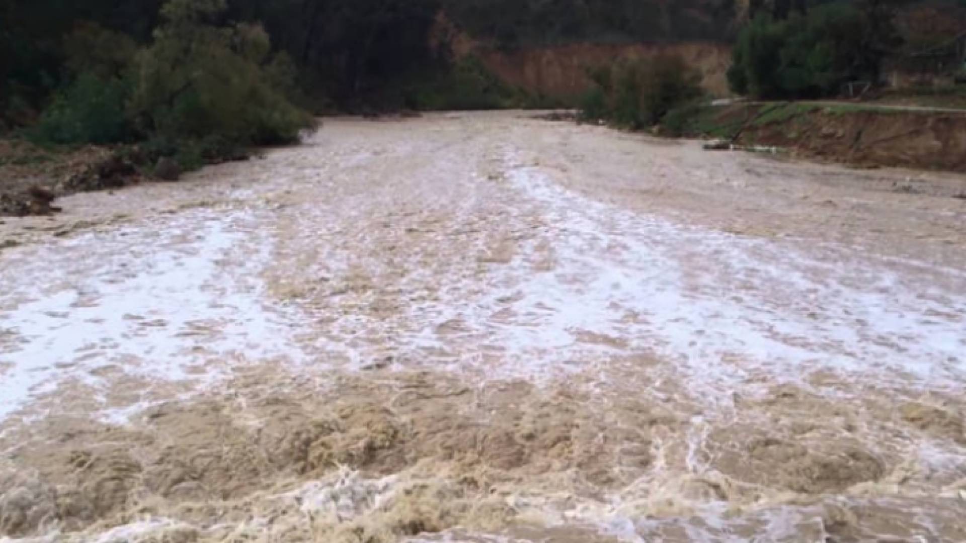 مشهد أرشيفي للسيول