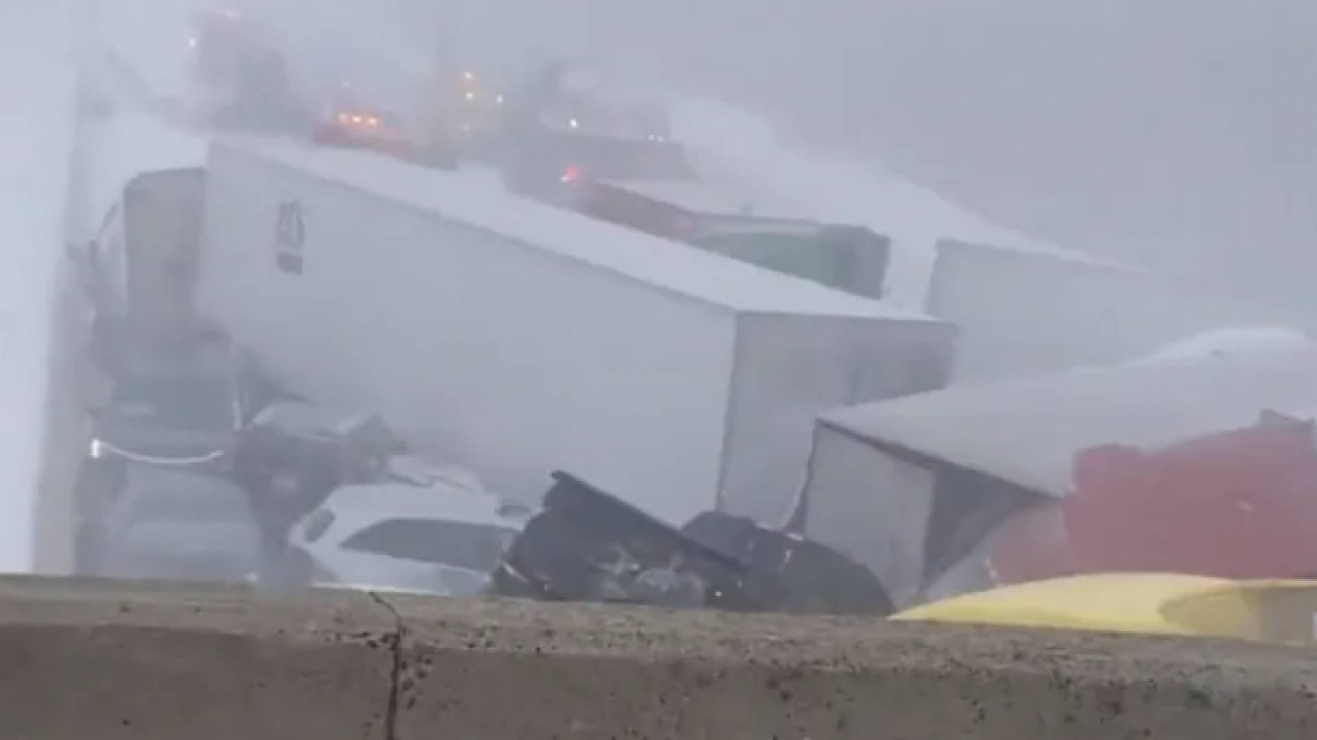 جانب من الحادث الضخم