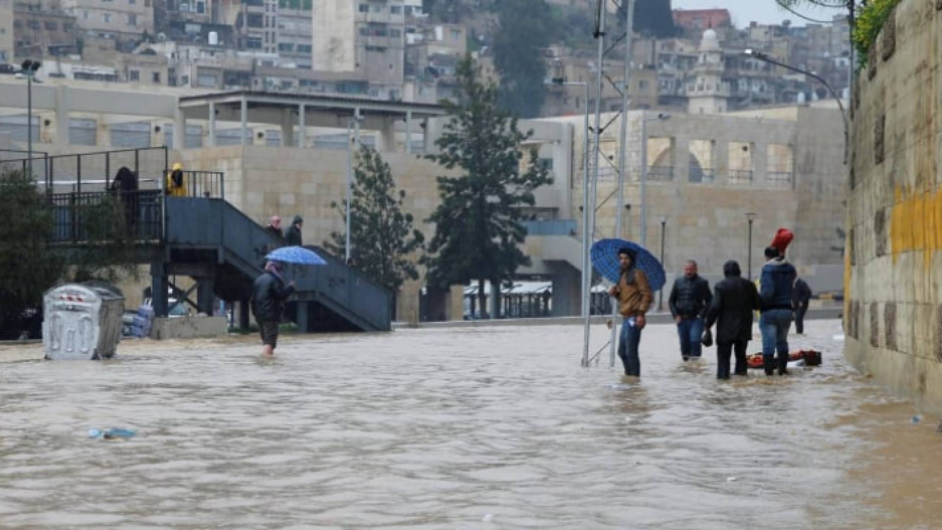 صورة أرشيفية لتجمع مياه الأمطار في منطقة وسط البلد