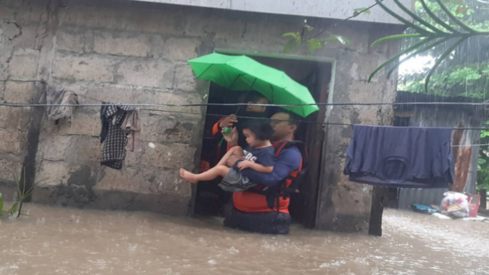 صورة أرشيفية لفيضانات في مدينة أوزاميز في جنوب الفلبين
