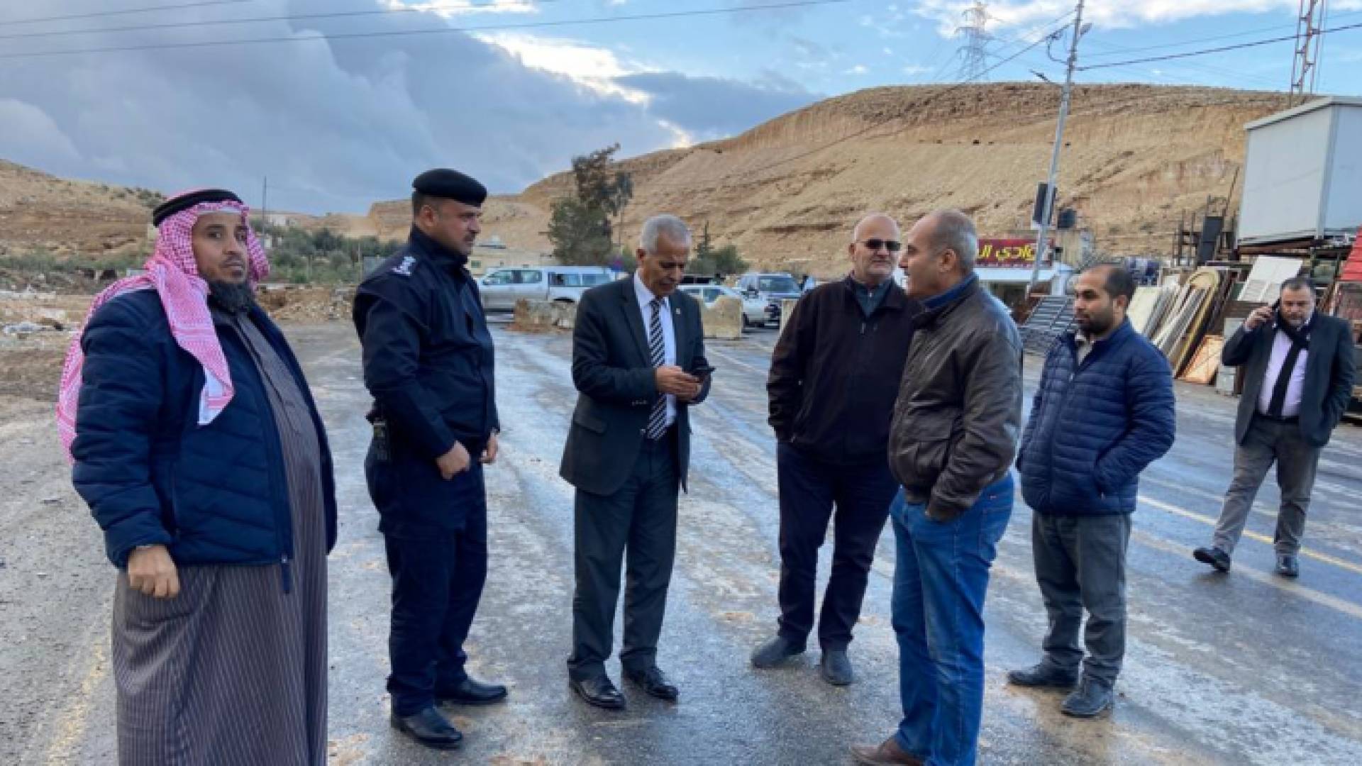 إعادة فتح جسر وادي القمر