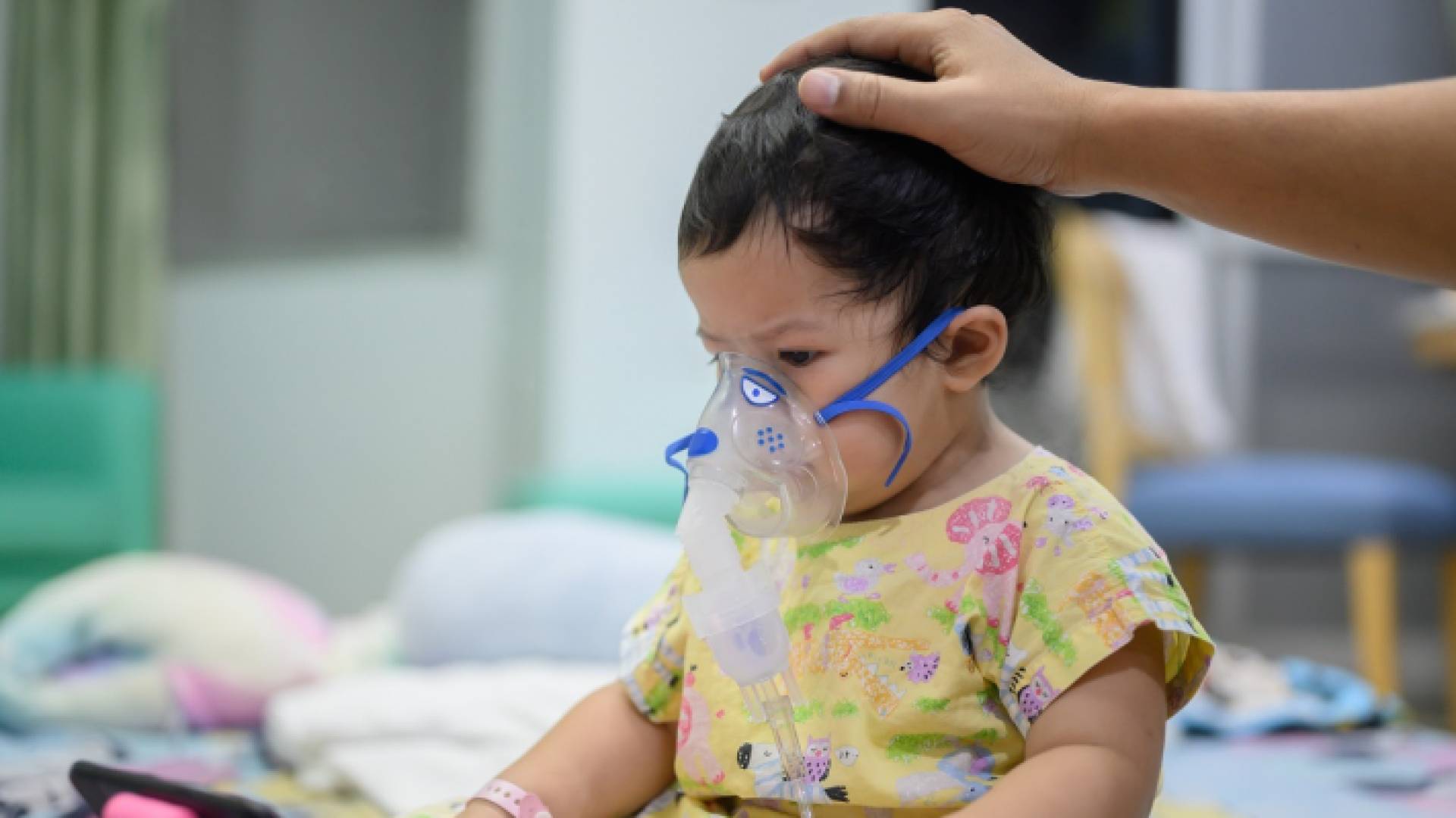 طفل داخل المستشفى