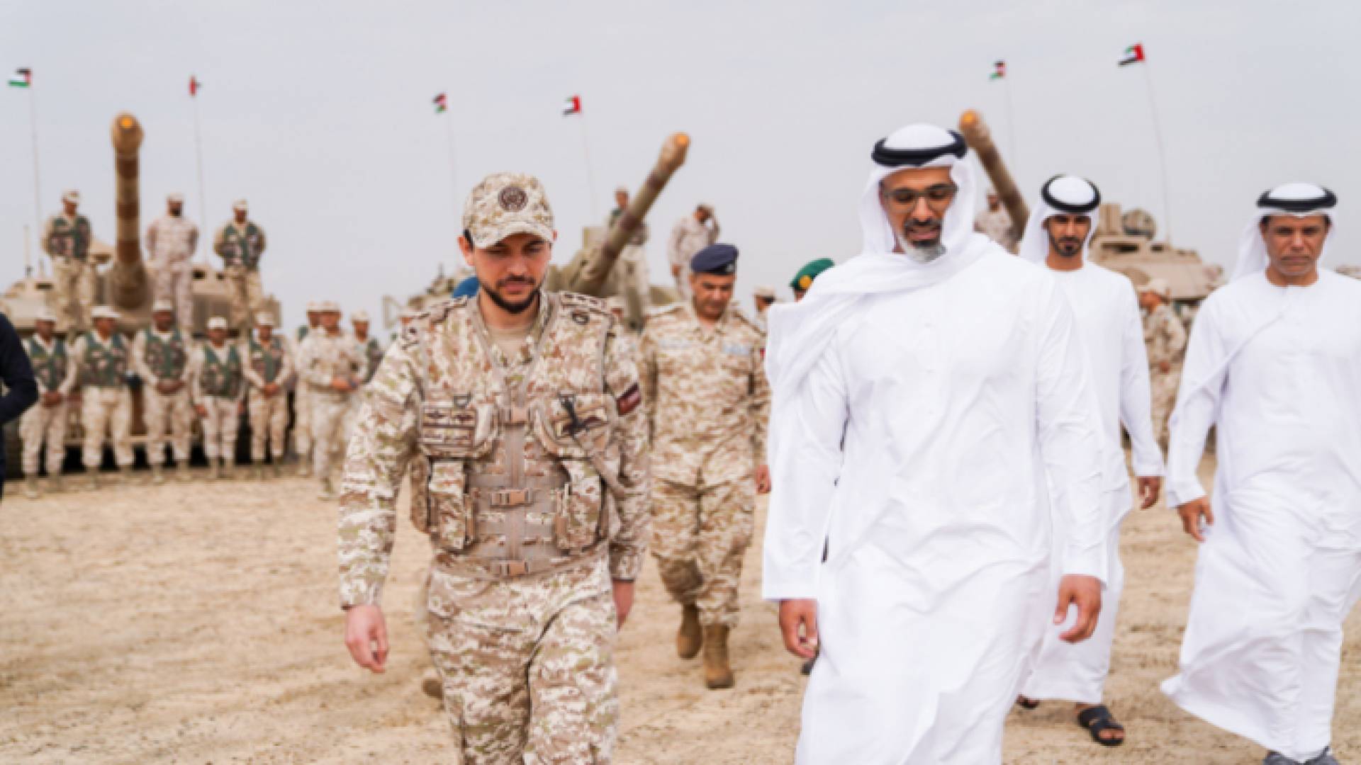 ولي العهد يحضر تمرينا عسكريا تعبويا أردنيا إماراتيا في أبو ظبي