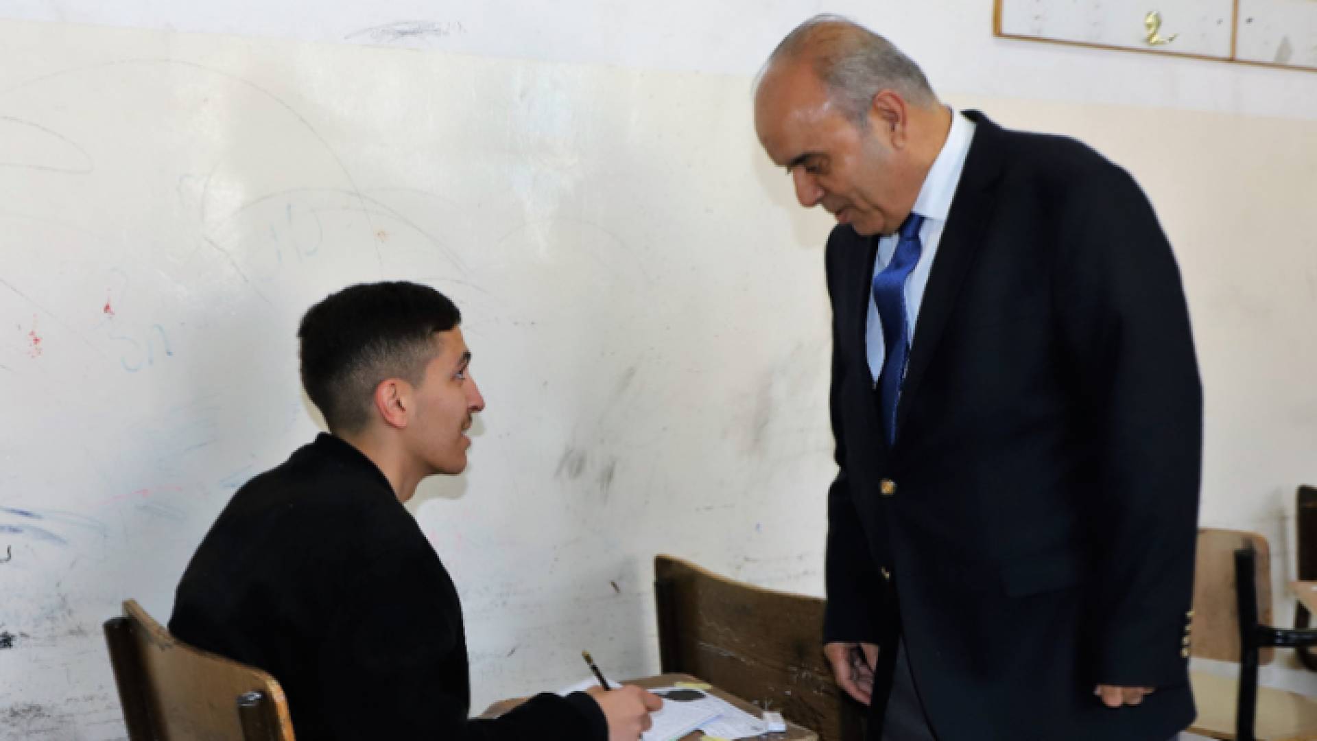 وزير التربية والتعليم عزمي محافظة يتفقد سير امتحان "تكميلية التوجيهي"