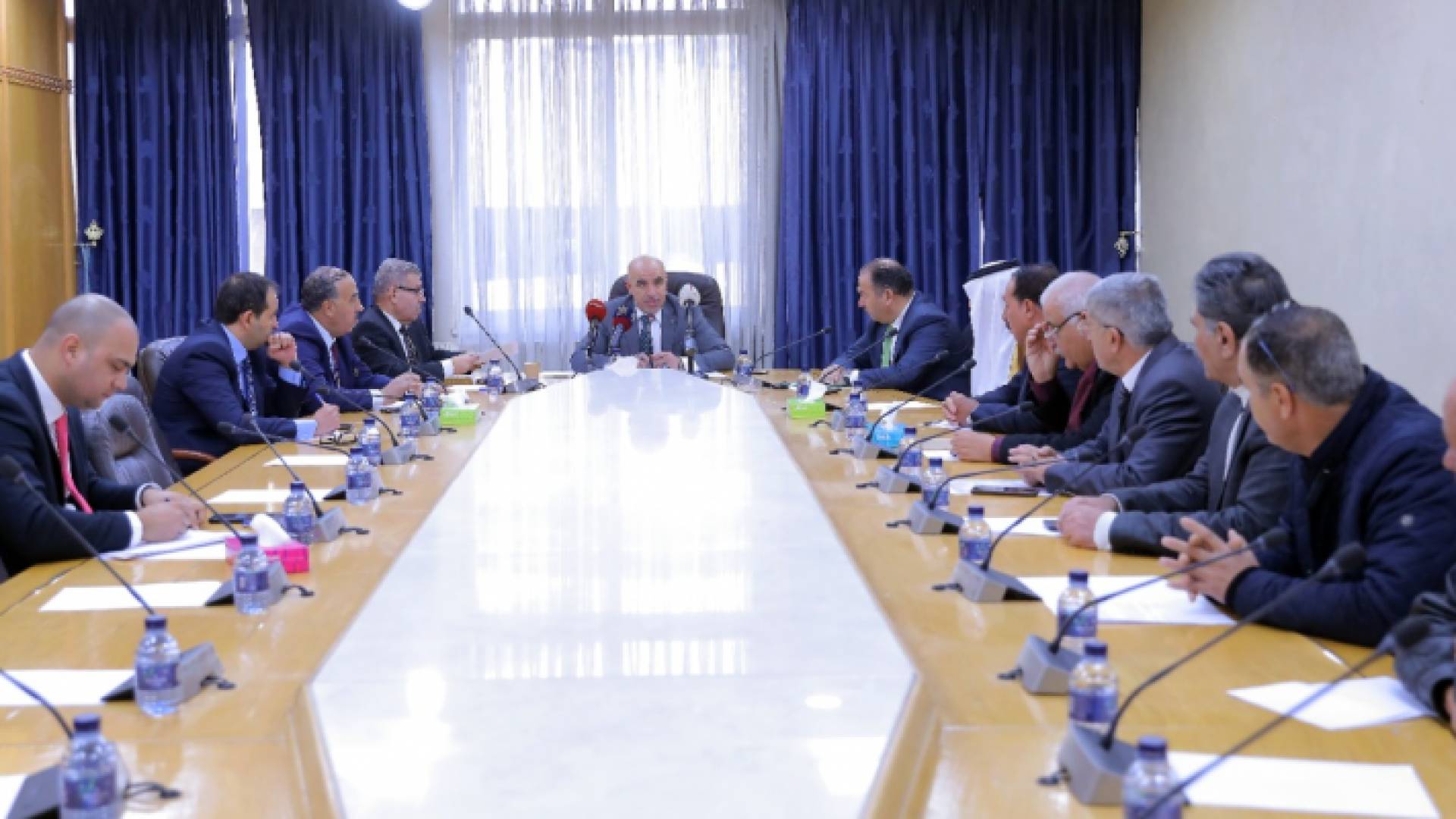 جانب من اجتماع اللجنة